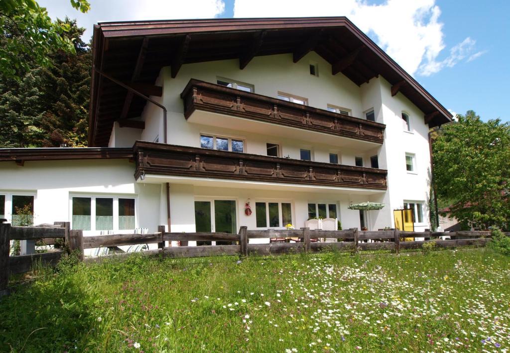 ניוסטיפט אים סטובאיטל Ferienwohnung Mondial מראה חיצוני תמונה